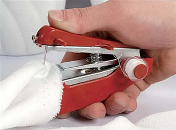 100pcs/lot mini needlework Cordless Mini Hand-Held Clothes Fabrics Sewing Machine | Дом и сад