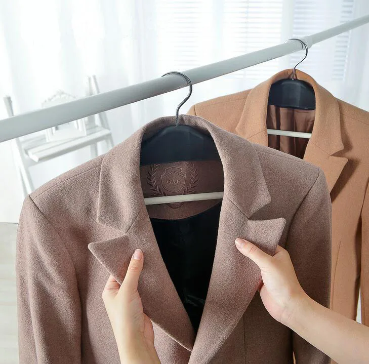 Экстра большая черная пластиковая вешалка для одежды/пальто мужчин 47 см (5