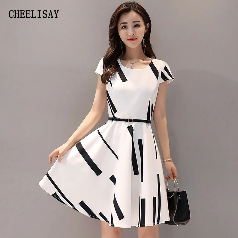 Летнее платье с круглым вырезом и коротким рукавом черно белые полосатые платья