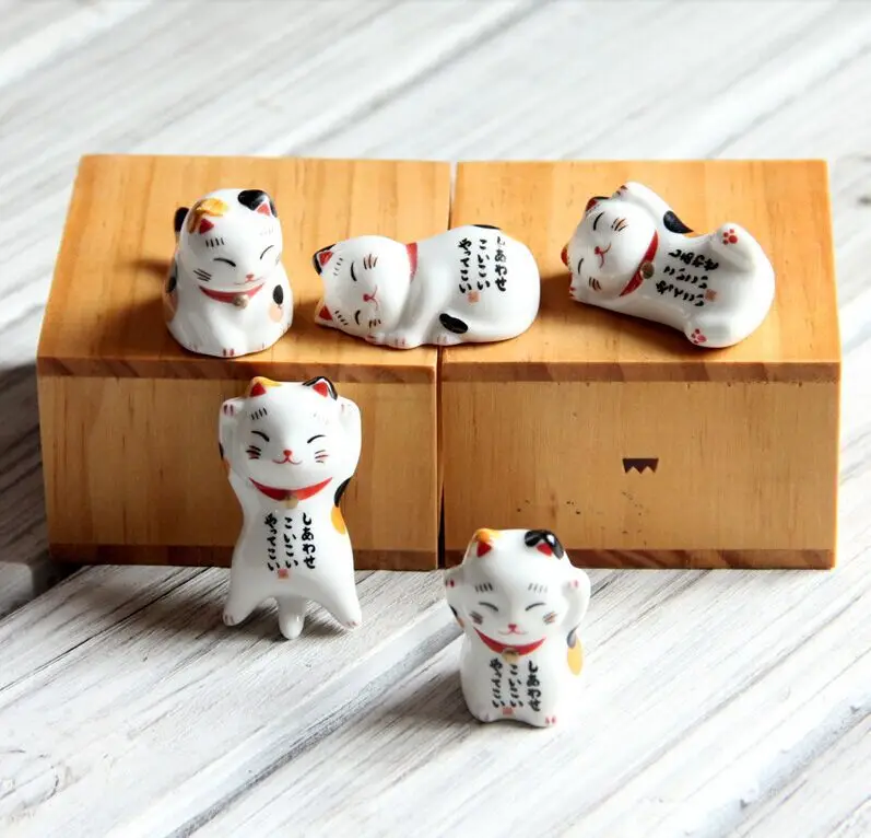 

New Cute Chinese Lucky Cat Ceramic Maneki Neko Fortune Cats Money Drawing Mascot Novelty Business Gifts Fengshui Cat
