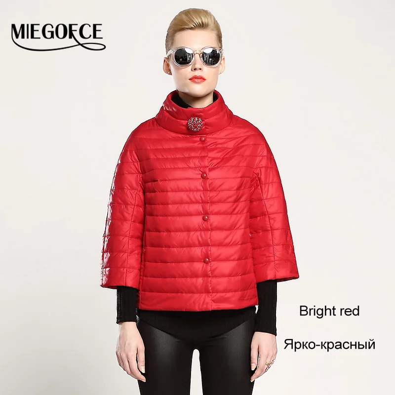 MIEGOFCE Изящный Весенний-Осенний Дизайн Для Прекрасных Дам Утепленная Куртка Женский Пиджак С Короткими Рукавами Стоячий Воротник С Брошкой Куртка Пиджак на Пуговицах Незаметный Карман Хлобчатобумажная Стеганка - Цвет: 102  bright red