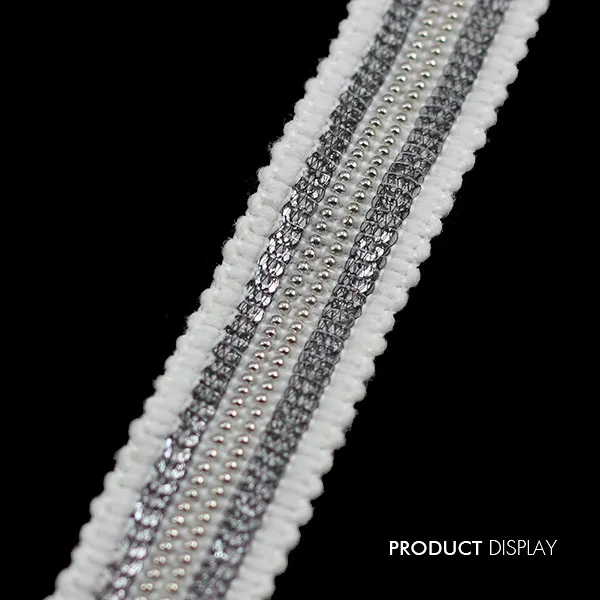 Кружевная ткань с серебристыми блестками украшенная стразами и аппликацией