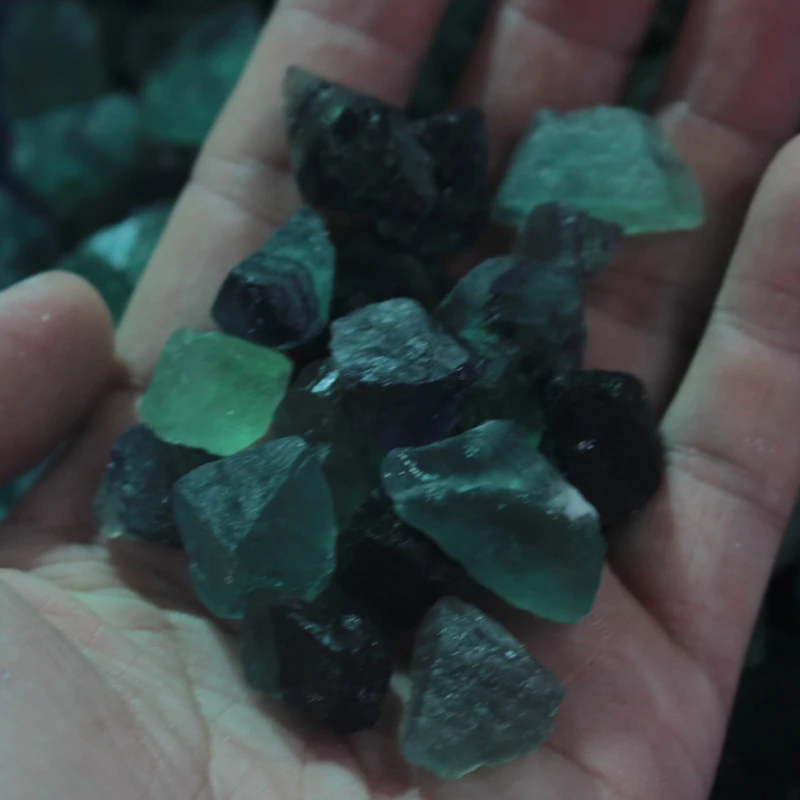 Бесплатная форма бусины из натурального флюорита камня для изготовления