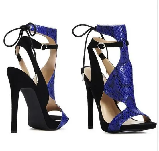 Новое поступление Лето синий черный змеиной Лоскутные босоножки на высоком
