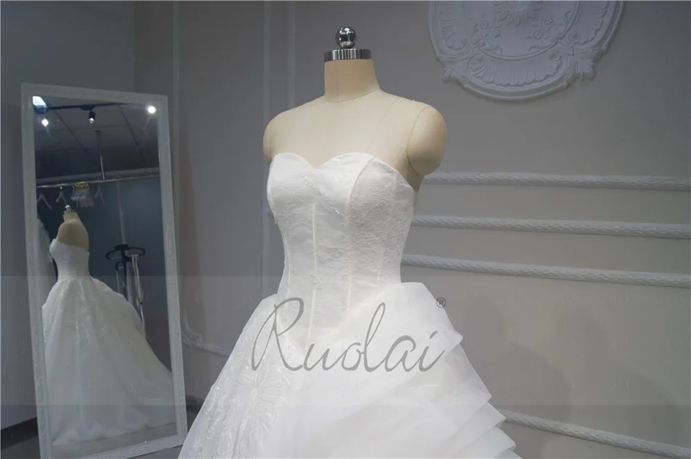 Elegant Wedding Dresses 2019 Sweetheart Ball Gown Tiered Lace Wedding Gown Sweep Train Bridal Dress Vestido de Novia RW21