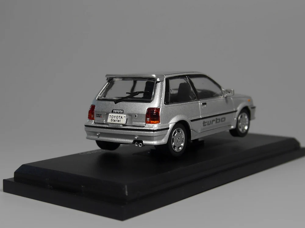 Авто ИНН-ixo 1:43 Toyota Starlet Turbo-S 1986 литая модель автомобиля