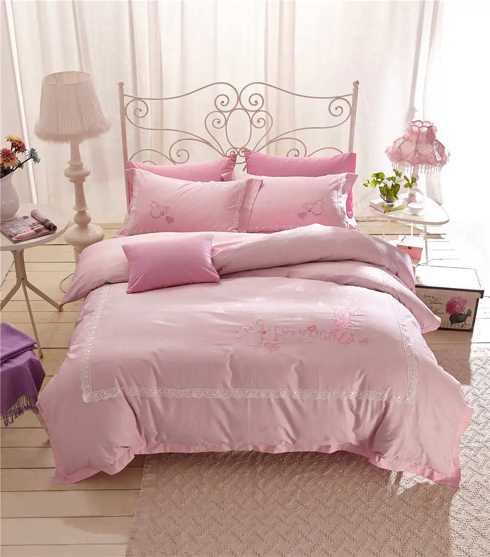 Наборы постельного белья розового цвета с мультипликационным 3D рисунком минни