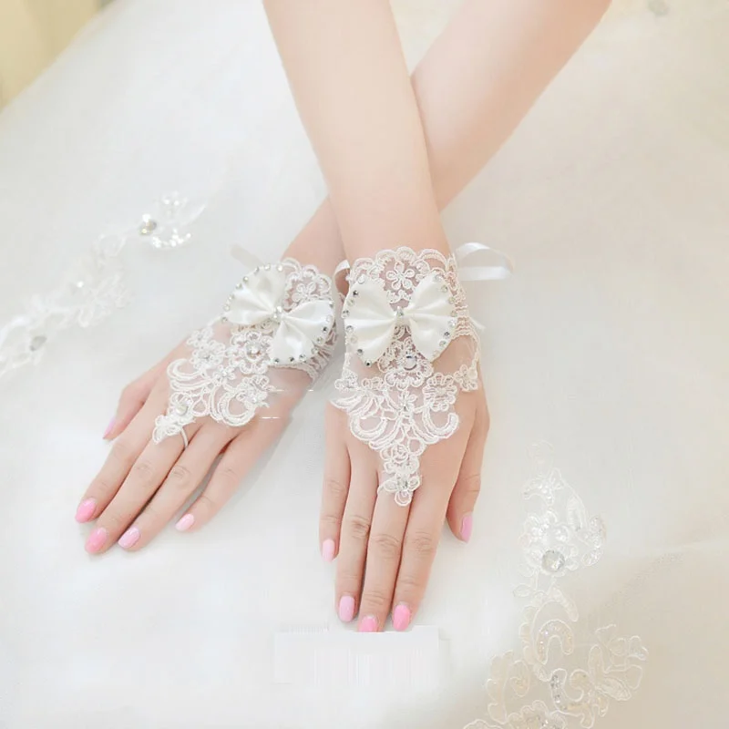 

1 Pair Fashion Rhinestone Lace Brides Pretty Floral Bowknot Fingerless Short Gloves Beautiful White Gloves