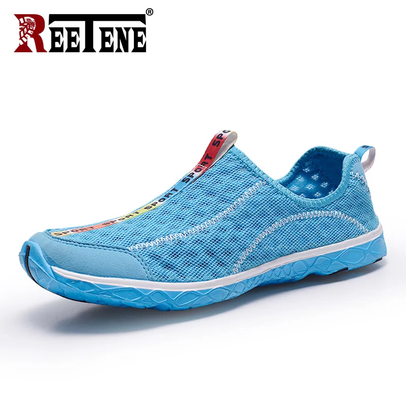 Lightblue REETENE/Коллекция года; мужские летние легкие туфли на плоской подошве для плавания; быстросохнущая Мужская обувь для прогулок; сетчатая обувь для дайвинга - Цвет: Lightblue
