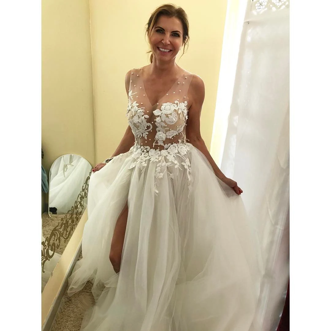 

Floral Appliques Slit Wedding Dress 2019 White Tulle Beaded Vestido De Noiva Sexy Floor Length Robe De Mariee With Long Train