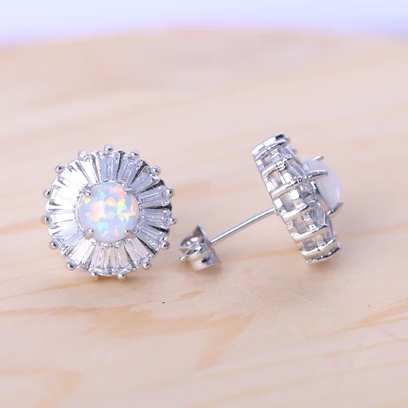 Женские серьги-гвоздики в виде цветка с белым огненным опалом | Украшения и