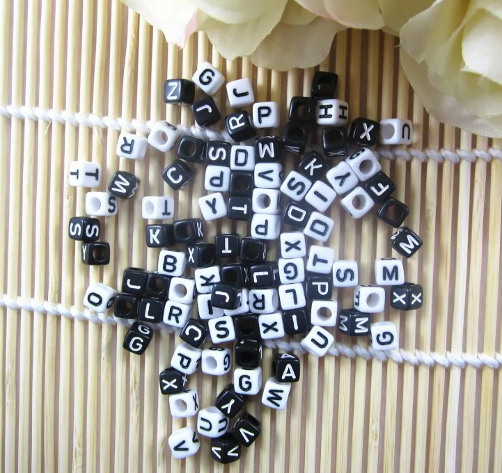Оптовая продажа 6x6 мм белые черные смешанные буквы алфавита акриловый куб
