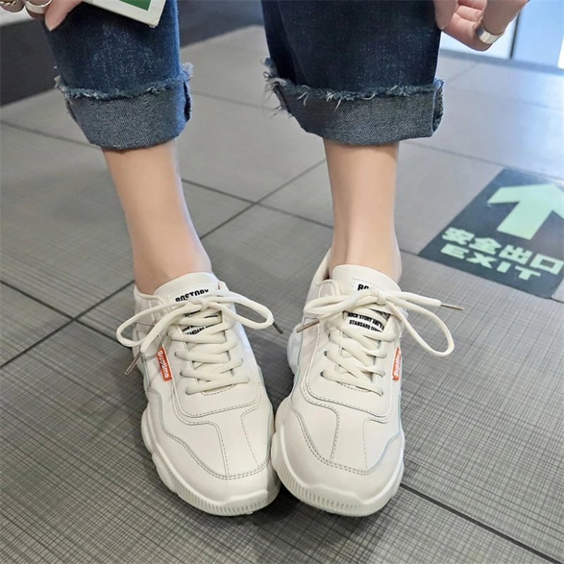 Женская Повседневная обувь белого цвета удобная и дышащая Уличная для бега код 5
