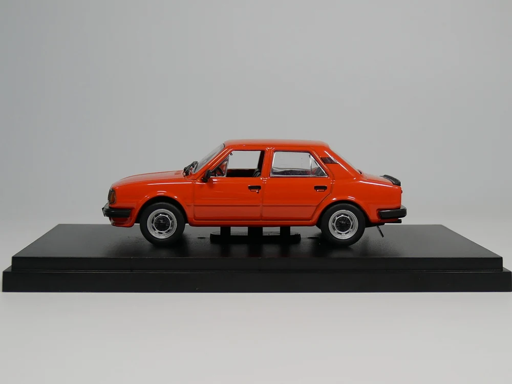 Ixo 1:43 Skoda 120 L литая модель автомобиля |