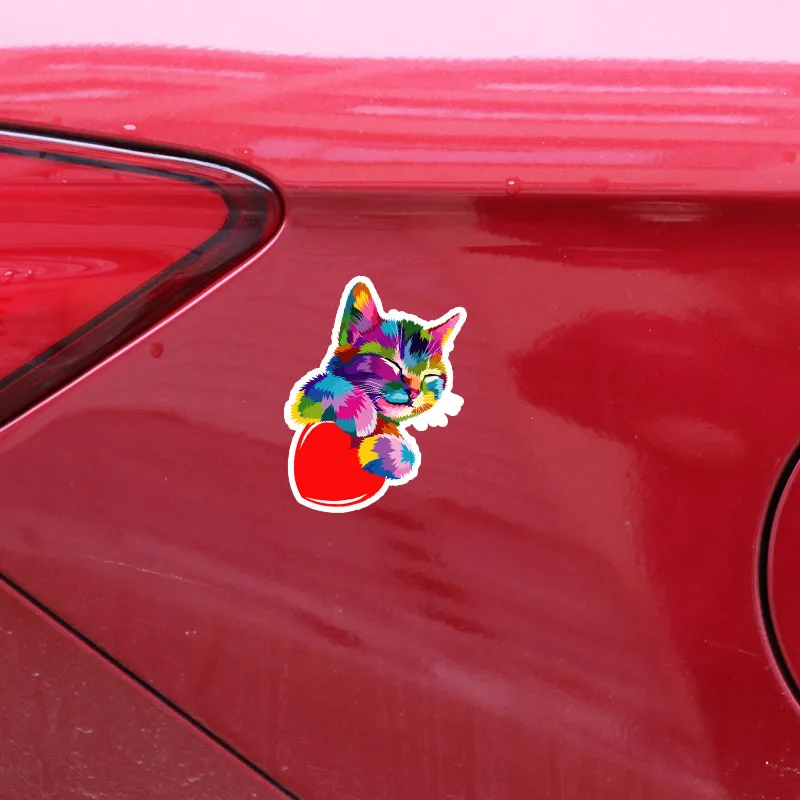 YJZT 10.2CM*16.1CM Colorful Cat Holding Heart PVC Decoration Car Sticker 11-01174 | Автомобили и мотоциклы