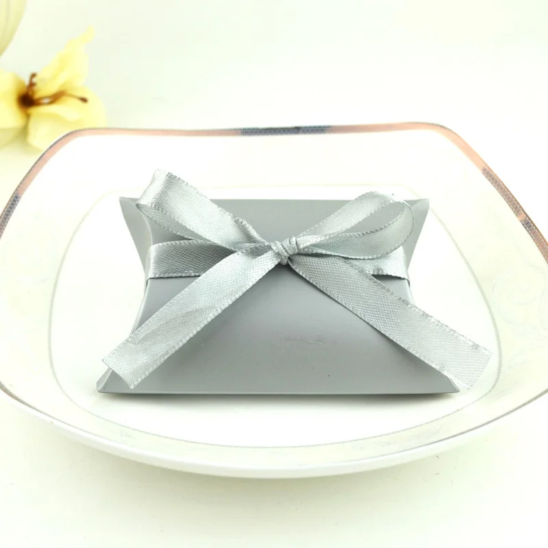 Silver With Ribbon 10 шт. подарочные коробки для конфет, новые бумажные подарочные коробки в форме подушки для свадьбы, вечерние подарочные коробки для пирога, экологичные крафт-пакеты, продвижение - Цвет: Silver With Ribbon