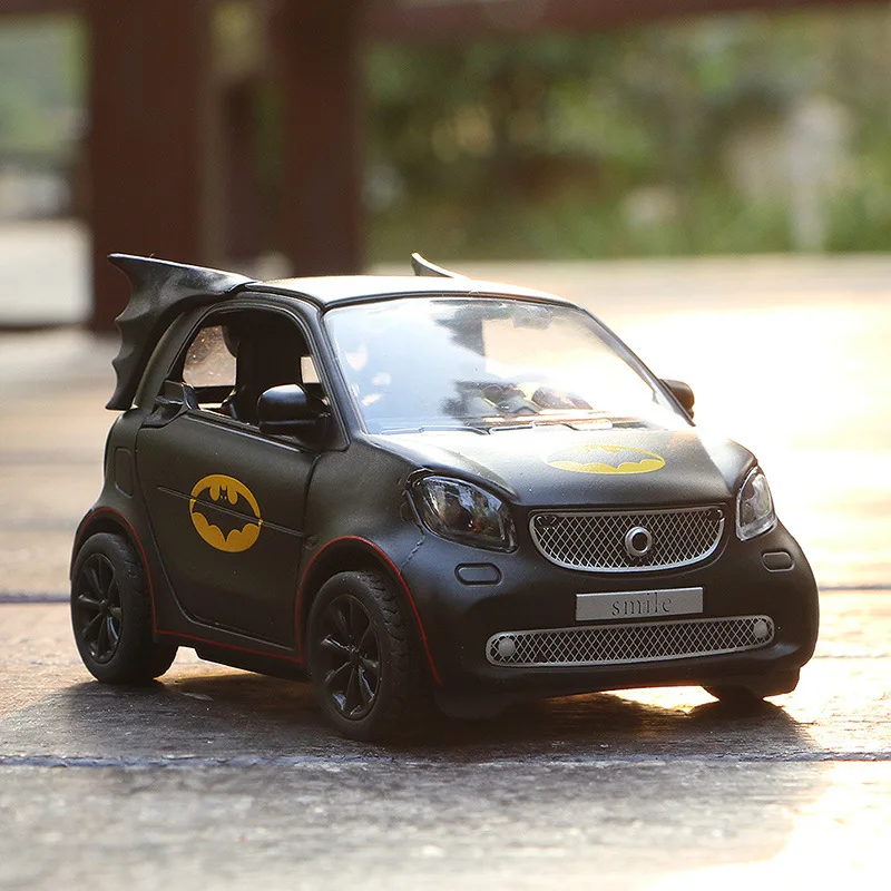 Хит продаж модель автомобиля с 1:36 колесами умным фонариком Бэтменом выдвижной