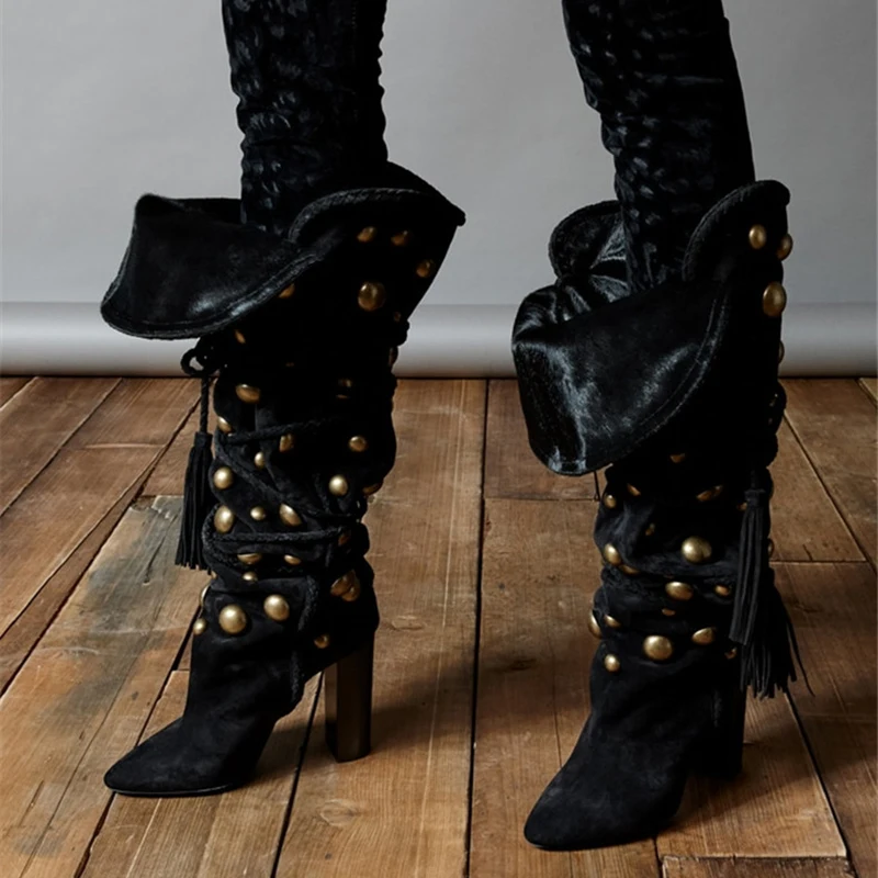 Kidesuede/черные женские сапоги до колена с золотыми заклепками на высоком каблуке