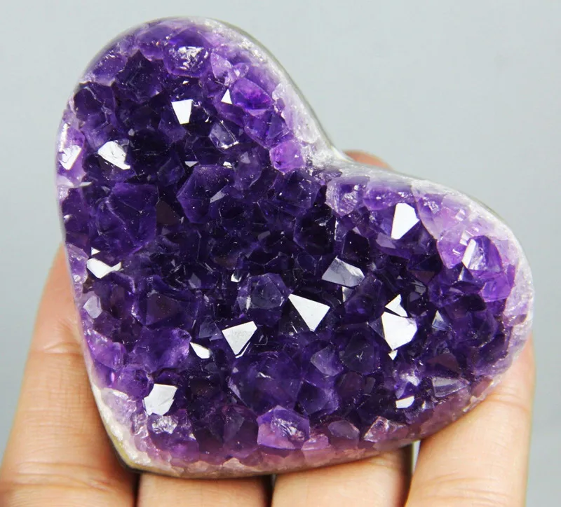 Натуральный аметистовый кластер кварца в форме сердца восстанавливающий