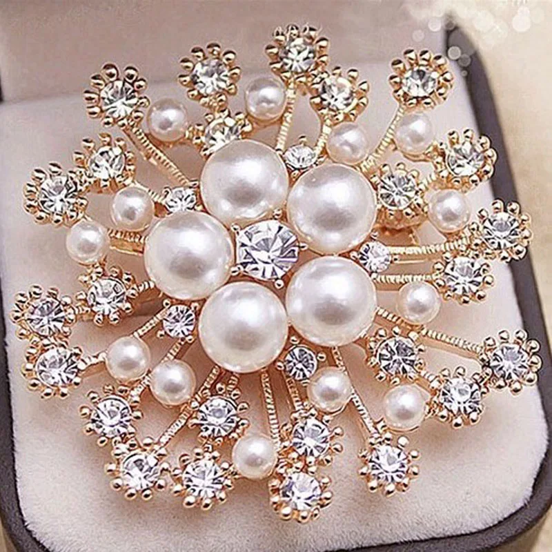 

Christmas Snowflake Imitation Pearls Brooch Charming Rhinestones Fashion Crystal Lady Wedding Party Women Brooches Pin