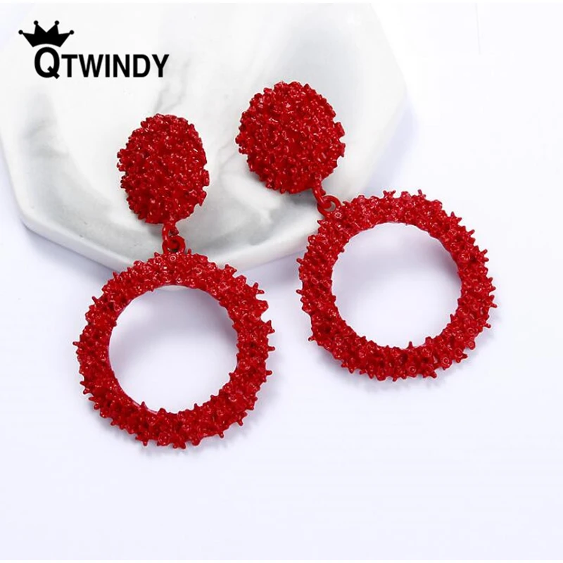 QTWINDY винтажные металлические серьги длинные для женщин геометрические тяжелые
