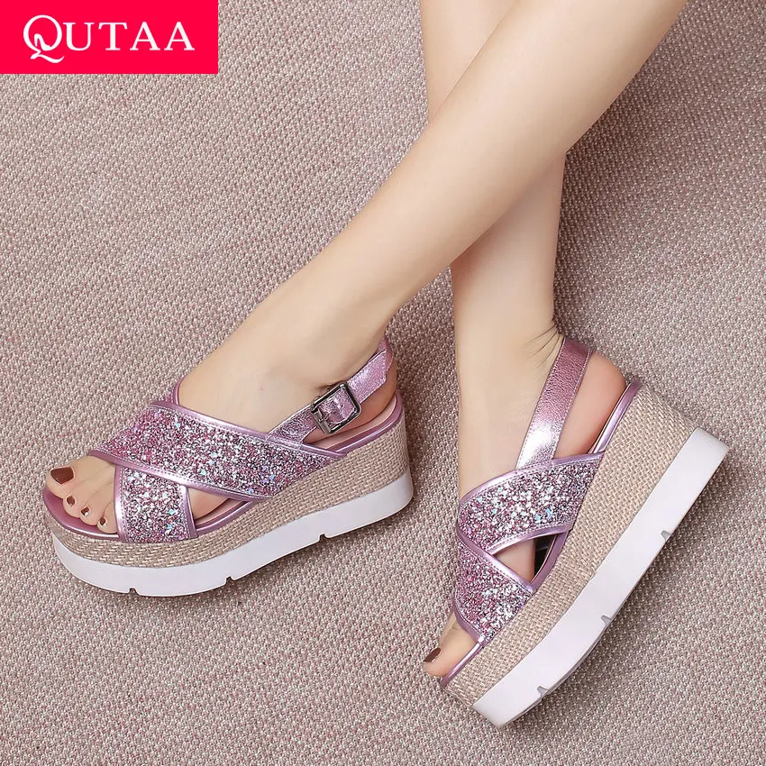 QUTAA/ г. Женские босоножки модная летняя обувь на толстой подошве с круглым носком, с пряжкой, с блестками, из овечьей кожи обувь на платформе 5 см, Size34-42