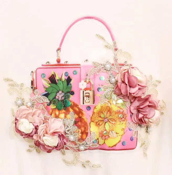 Женский костюм из пуловера с цветочными бусинами и длинных джинсов осень 2018| |