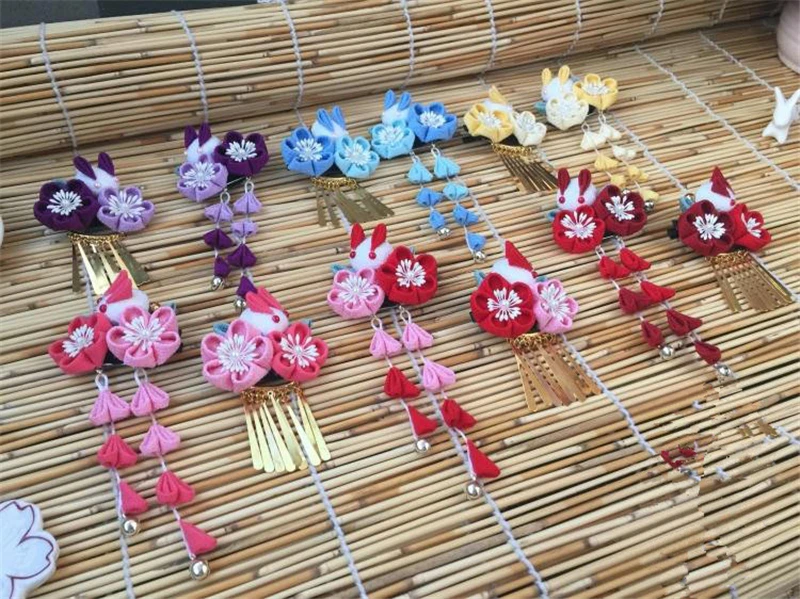 Заколка-кимоно ручной работы с цветами и кисточками | Тематическая одежда