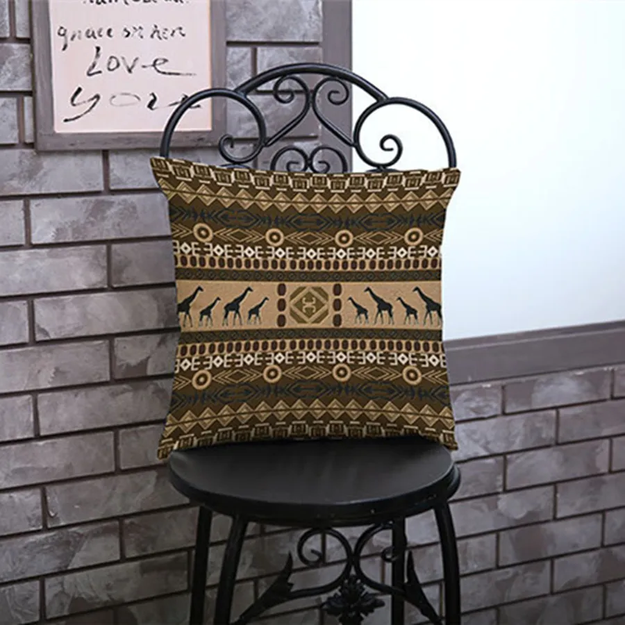 Наволочка в полоску с геометрическим рисунком африканском стиле цветная