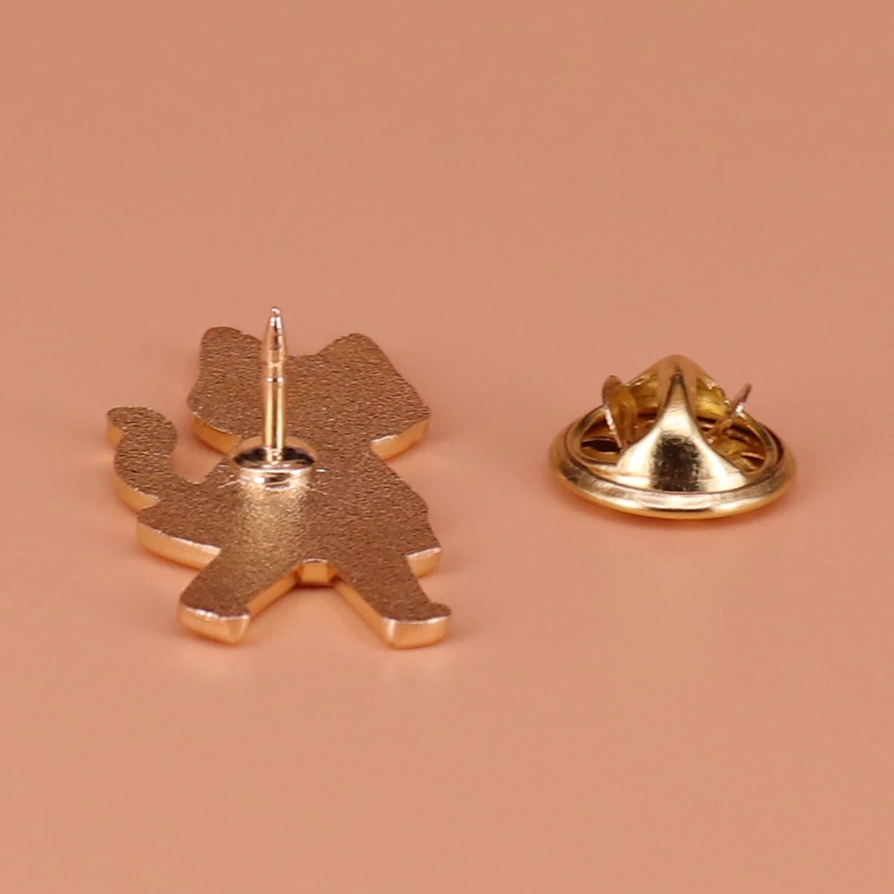 Эмалированная брошь в виде ходячей кошки Милая животного Женский значок золотые