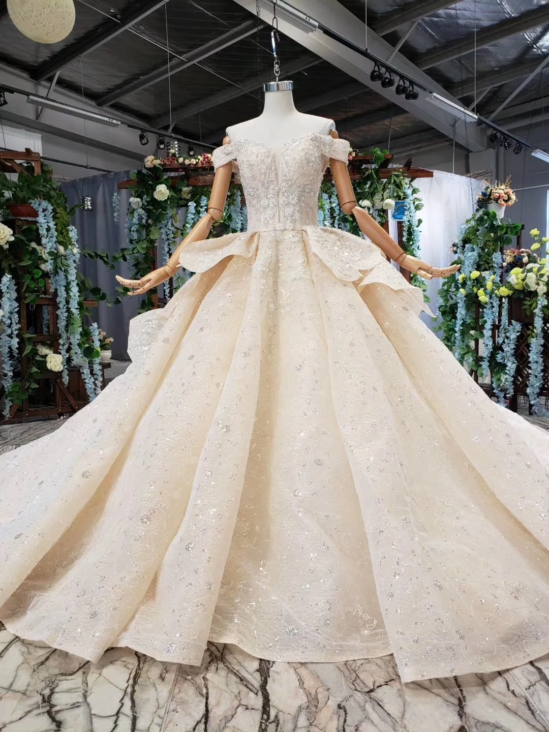 

New Luxury Lace Design Wedding Dresses Off The Shoulder Shine Wedding Gown Factory Custom Made Wholesale Price Bridal Dresses