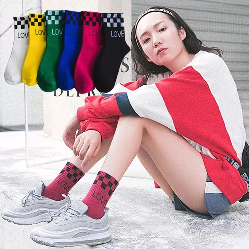 

Autumn and Winter New Lokou Lattice Pattern Love Character Fashion Skateboarding Sports Socks Neutral Socks for Men and Women