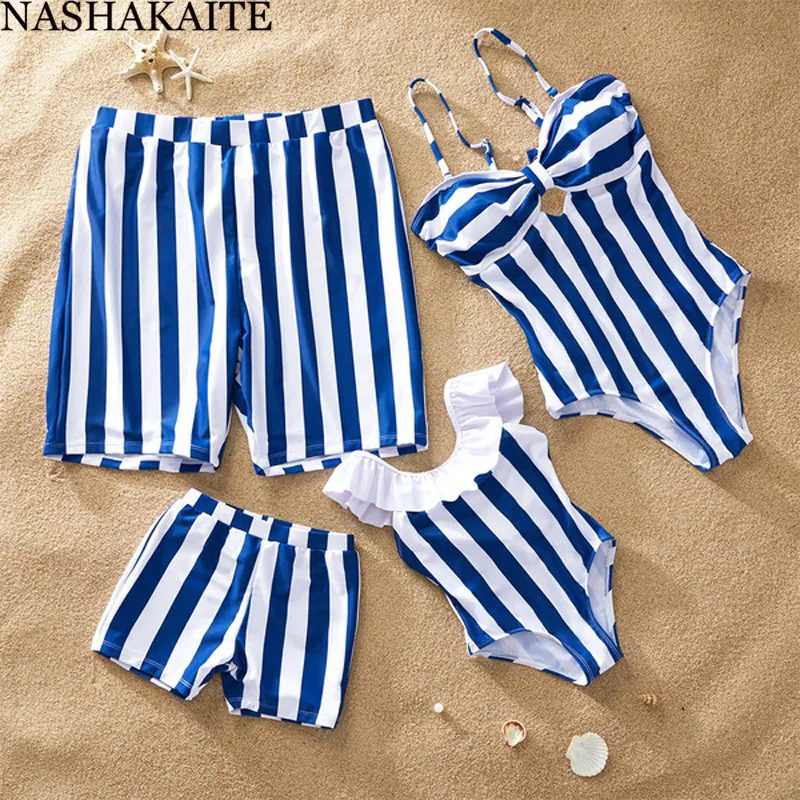 NASHAKAITE/одинаковые купальники для всей семьи; Модный Купальник в полоску с регулируемыми лямками для мамы и дочки; купальные шорты для маленьких мальчиков и мужчин