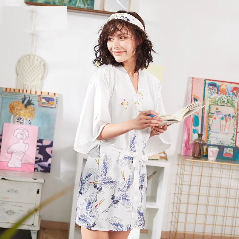 Бежевый Women Bride Bridesmaid Robe Flower Satin Short Night Robe Sleepwear Night Dress Sexy Bathrobe Plus Size Female Flower NightGown - Цвет: Бежевый