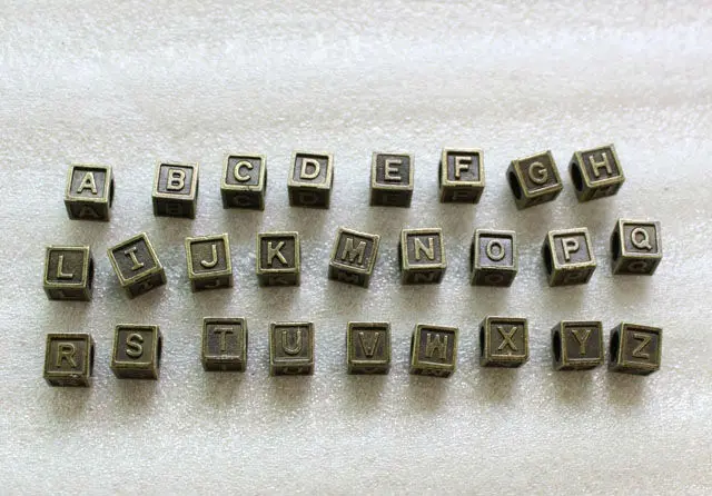 52 шт. состаренная бронза алфавит буквы кубические бусины с большим отверстием