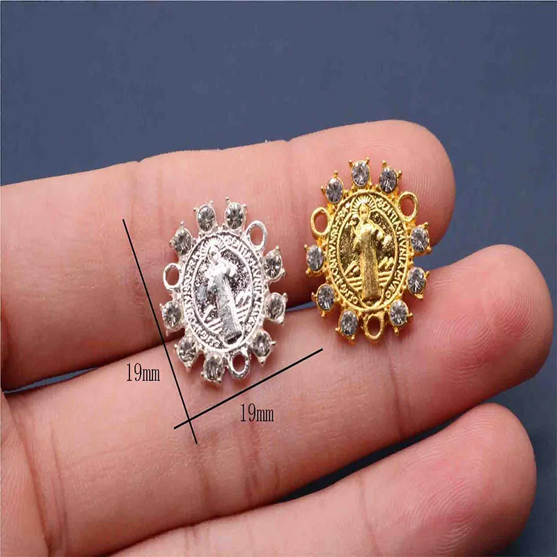 Медаль Розария Креста в центре Святого Бенедикта. St. Bend's Rosary Center готовый