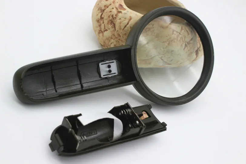 3 Times 75mm Army Green Magnifer Child Toy Pocket Handheld Magnifying Glass loupe Magnifier for Old Man with 2 LED lamp Lights |