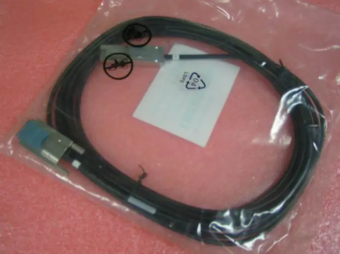 

RaidStorage FRU PN 95P4588 95P4588 E9U L5B FOR:3580 TS3310 TS3200 SFF-8088 to SFF 8470 MiniSAS Mini SAS 6Gb/s RAID 5.5m Cable