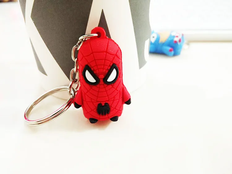 С героями комиксов Марвел, аниме игрушки Фигурки брелок Superman Spiderman Batman «Железный человек», Капитан Америка брелок для автомобильных ключей кольцо игрушки