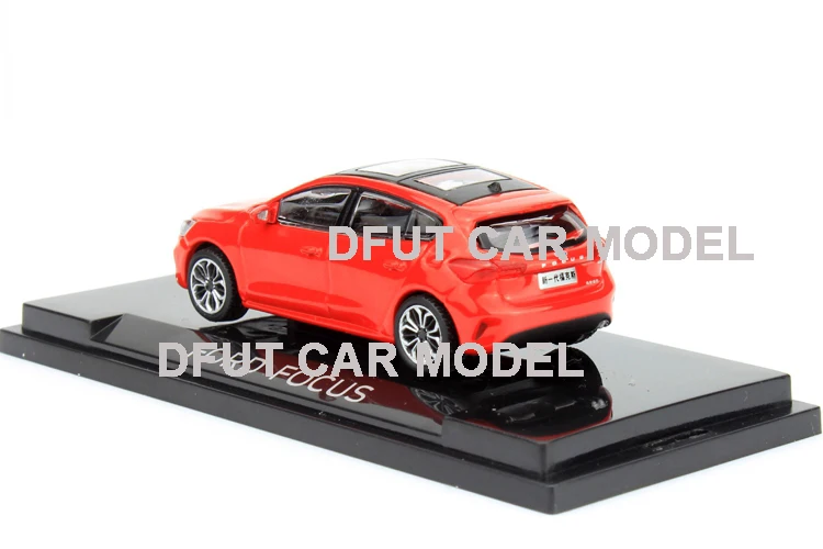 Литая 1: 64 лиса фокус модель автомобиля игрушка в коробке для подарка/коллекции/детей/украшения