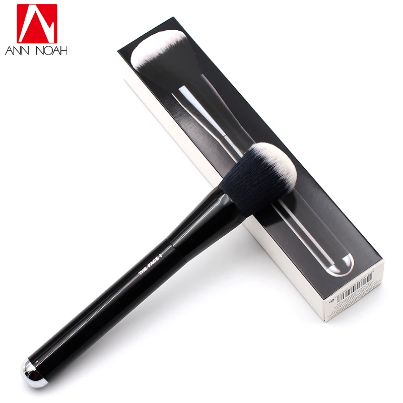 Антибактериальная кисть для основы лица классический черный с деревянной ручкой