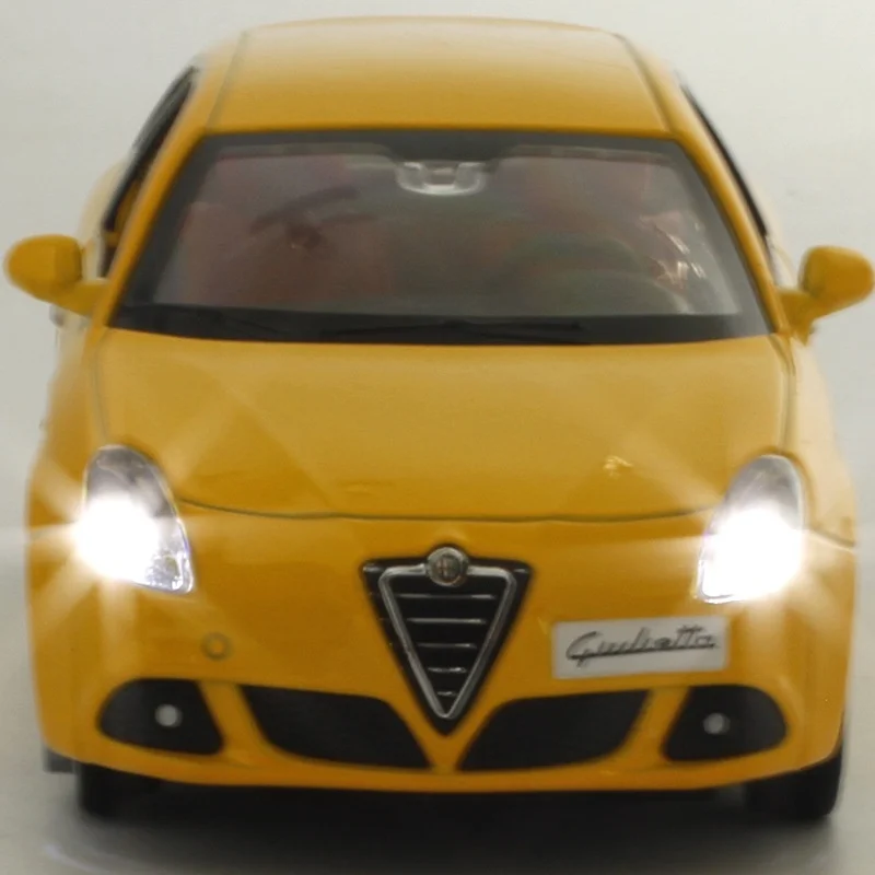 Масштаб 1/32 Alfa Romeo модель спортивного автомобиля игрушечный автомобиль литой