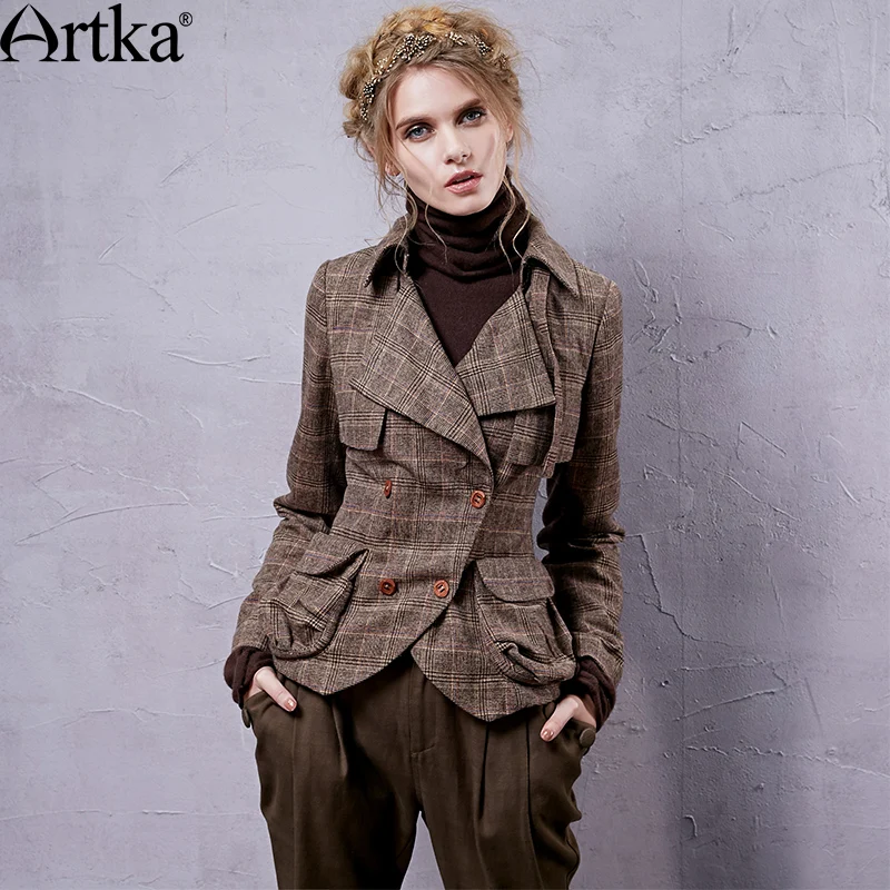 Женская двубортная короткая куртка ARTKA черная винтажная клетчатая В рыцарском