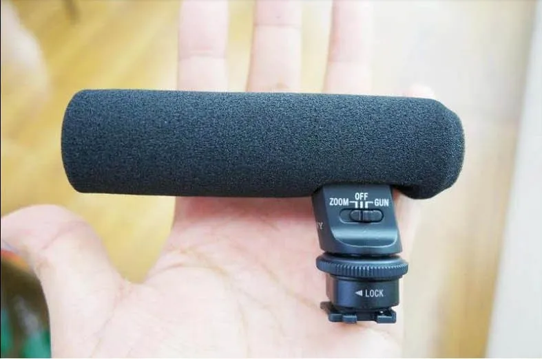 Микрофон с зумом Sony ECM-GZ1M Gun для SONY AX45 AX60 AX700 AX100E CX900E RX10 A6000 A6300 A6500 A7R A7RM3 A7M2 A7M3 A7SM2 |