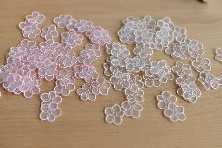 Кружева органзы Вышивка Лэй Сибу прикреплены маленькие цветы DIY аксессуары для