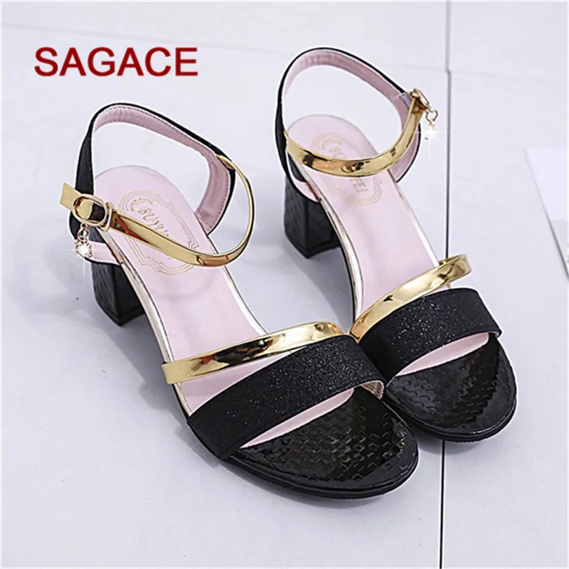 Женские босоножки на высоком каблуке сезон лето модные квадратном с ремешком