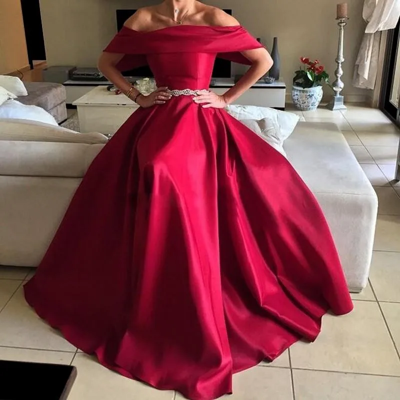 Женское платье для выпускного вечера красное вечернее с вырезом лодочкой