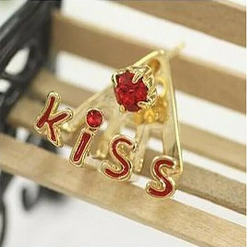

Новинка, женская мода, Милая надпись Kiss Женская Сережка-гвоздик CED252