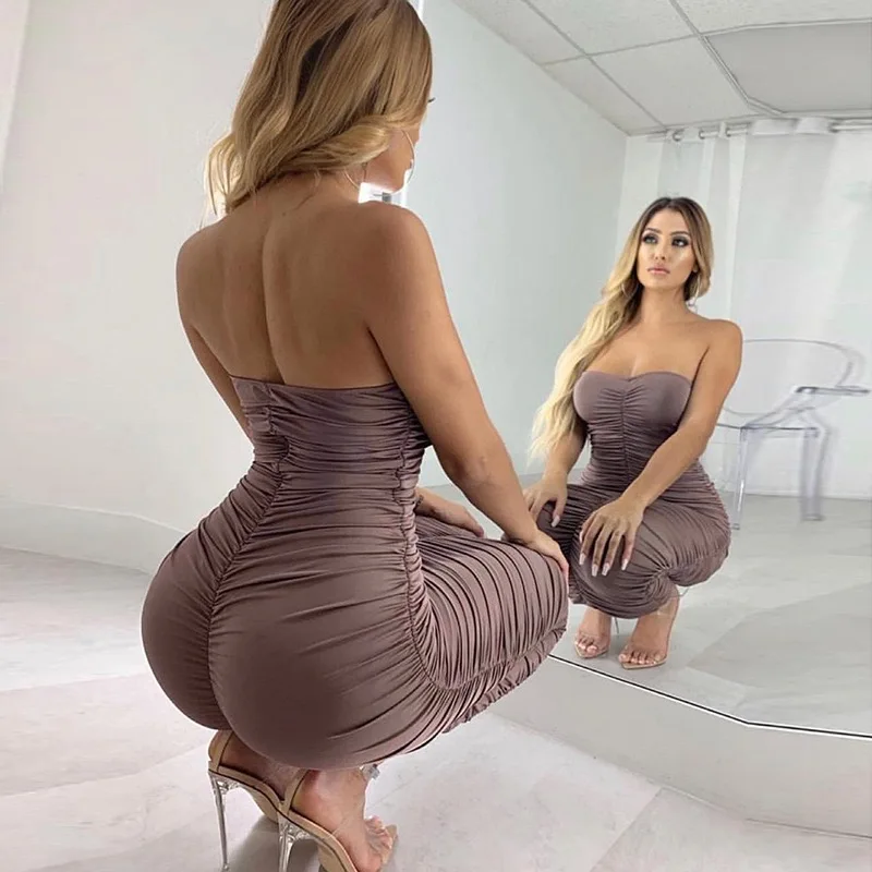 Женское облегающее платье без бретелек серое вечернее Бандажное с оборками