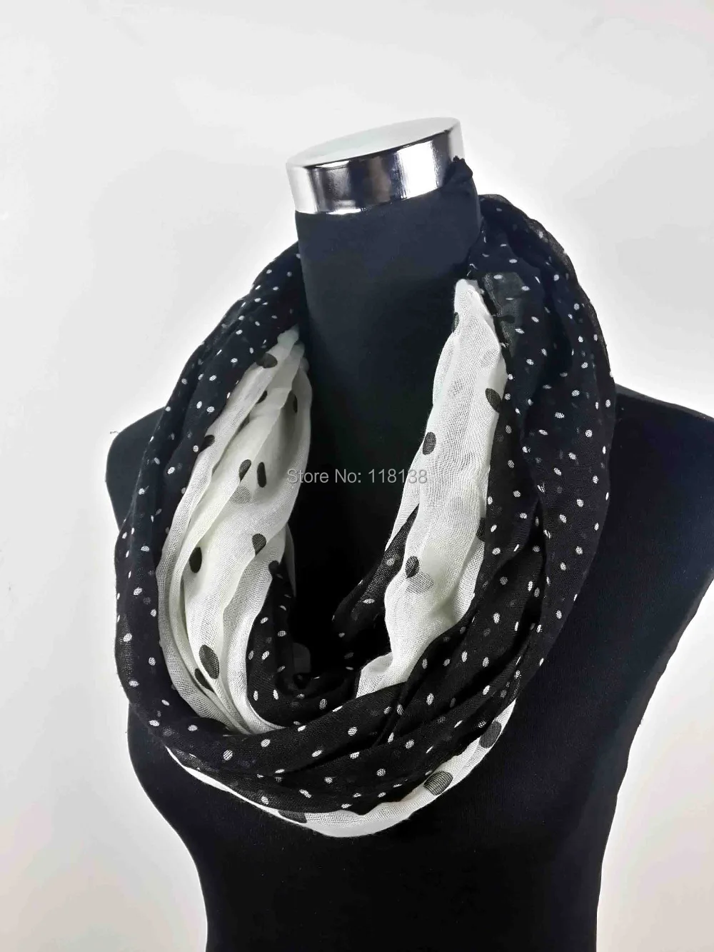 Шарф-снуд в горошек с рисунком |